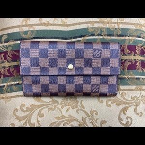 Authentic Louis Vuitton International Wallet